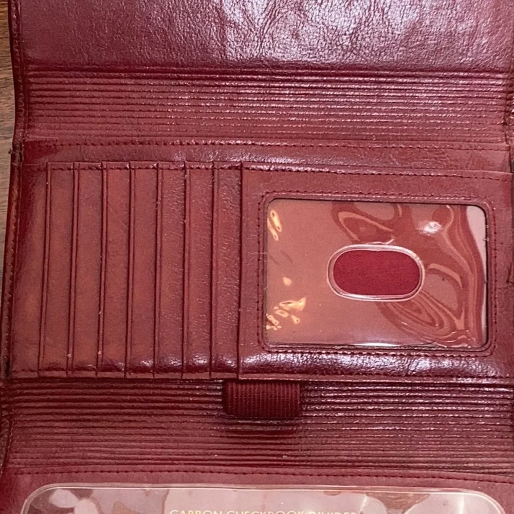 Fossil vintage red, soft genuine leather checkbook wallet - Picture 9 of 16